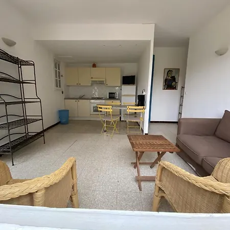 Apartment In Meze With Pool And Vineyards, Cleaning Included